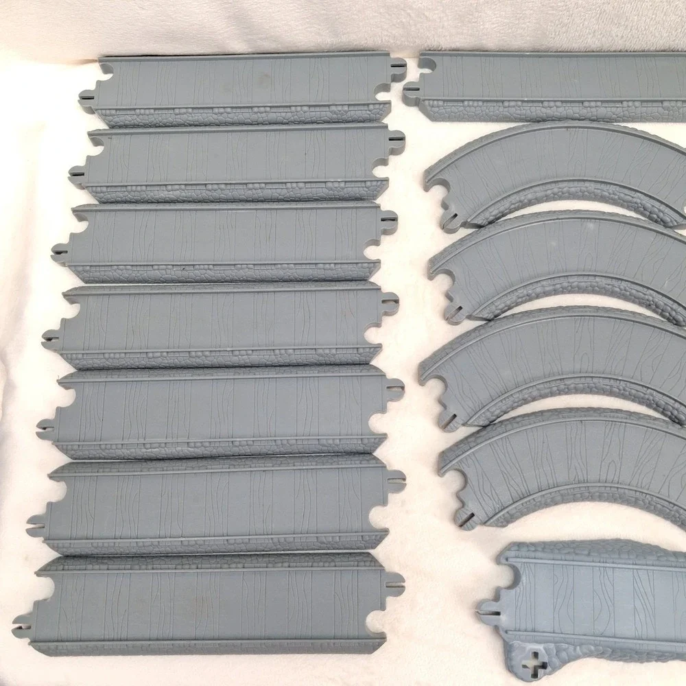 2002/2003/2004  Thomas And Friends Track Pieces- Learning Curve - Gullane LOT